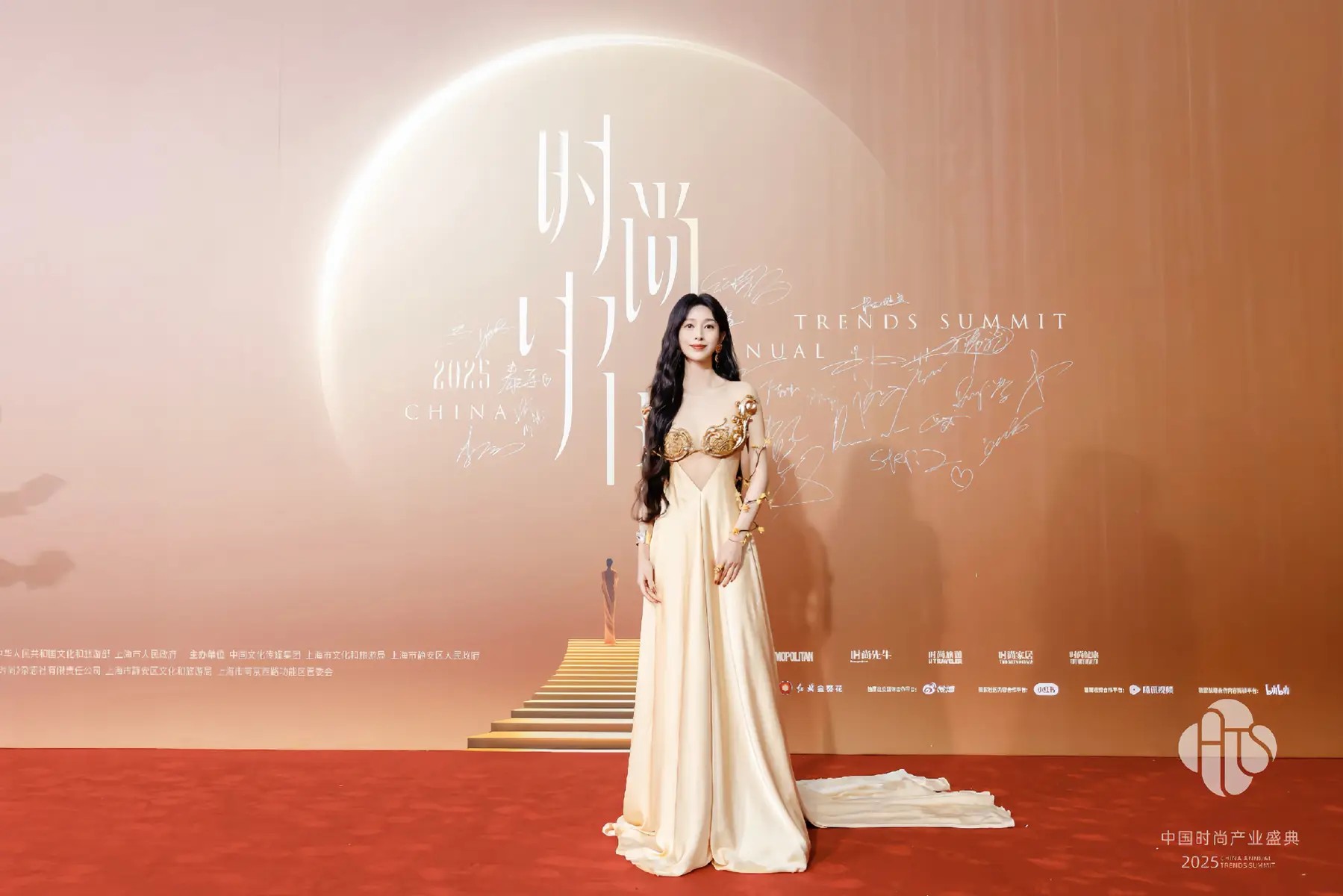 李连杰谢苗父亲节同框:爆笑玩梗忆往昔,“父子情深” 暖人心