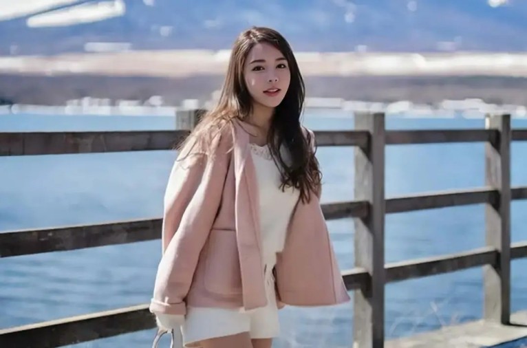 这绑定，多少有点不太正经…